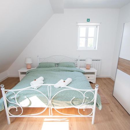 Apartmani Kac Karlovac Eksteriør billede