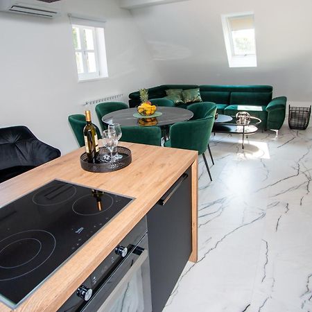 Apartmani Kac Karlovac Eksteriør billede