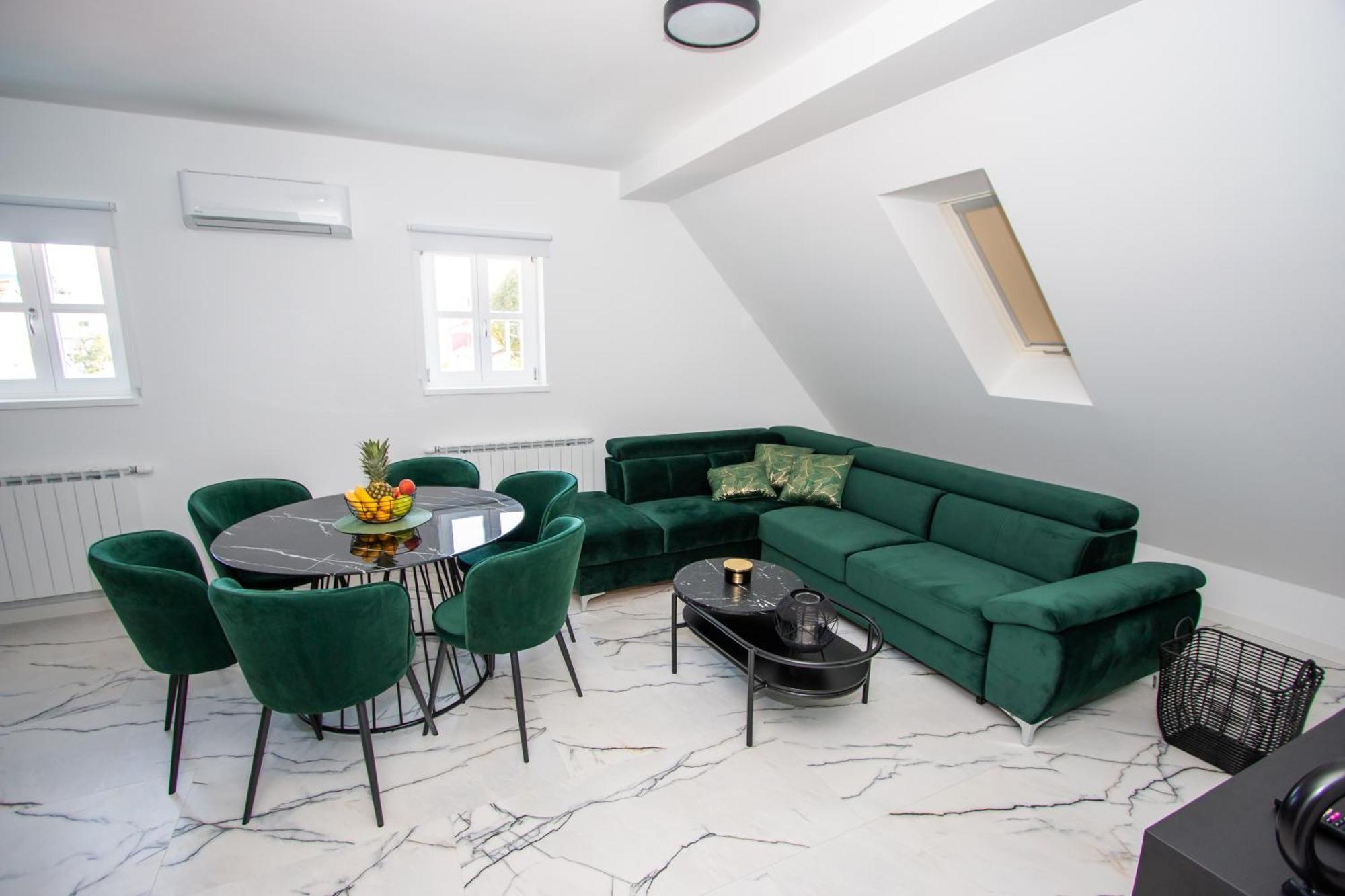 Apartmani Kac Karlovac Eksteriør billede