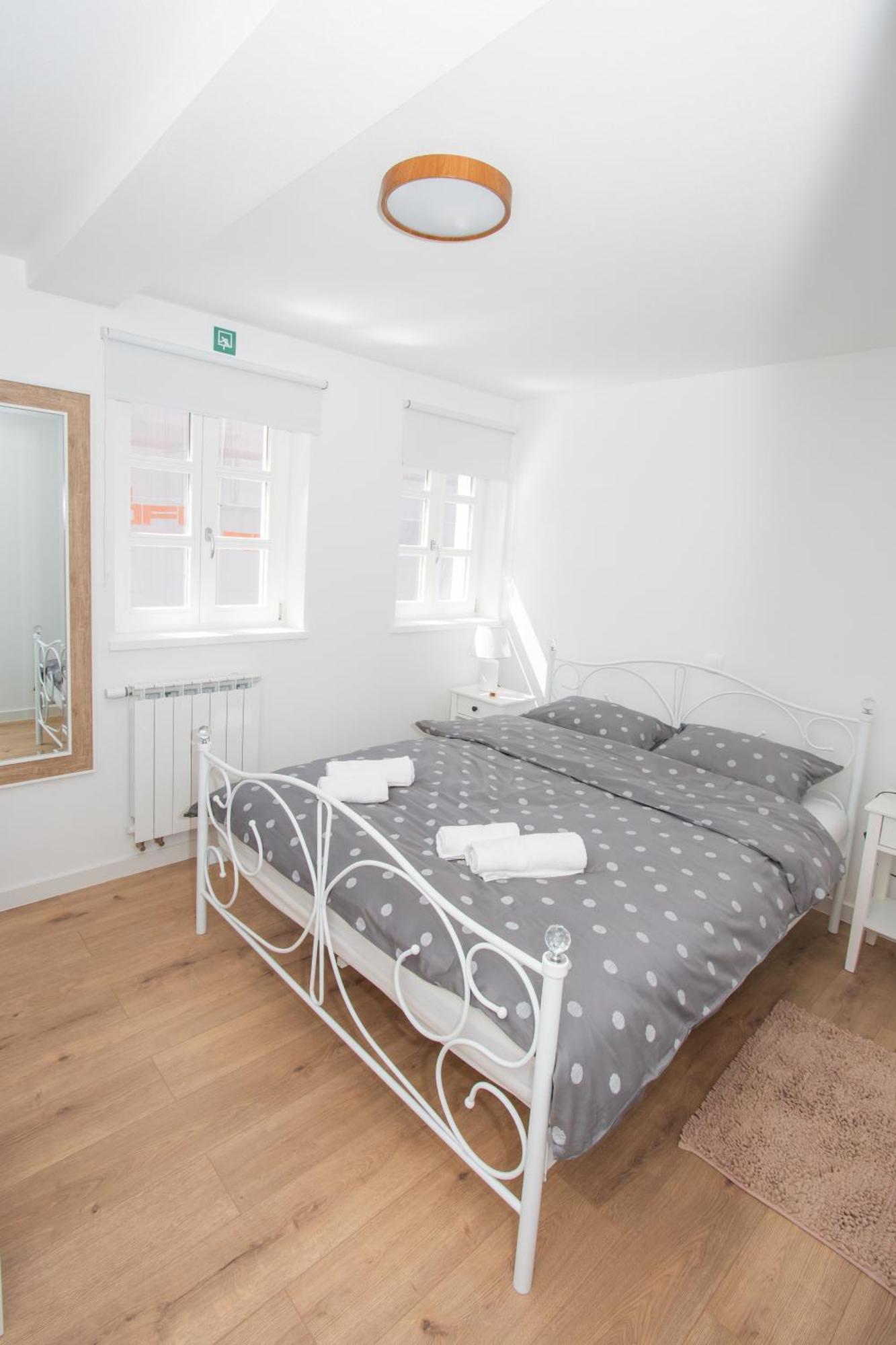 Apartmani Kac Karlovac Eksteriør billede