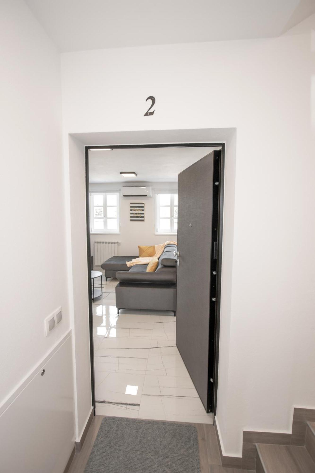 Apartmani Kac Karlovac Eksteriør billede