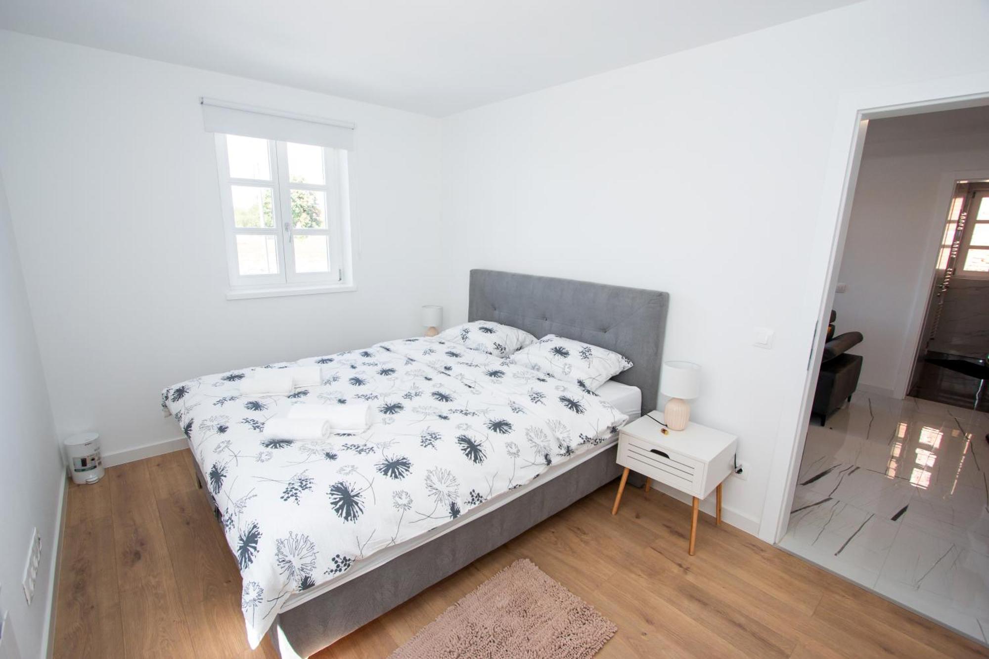 Apartmani Kac Karlovac Eksteriør billede